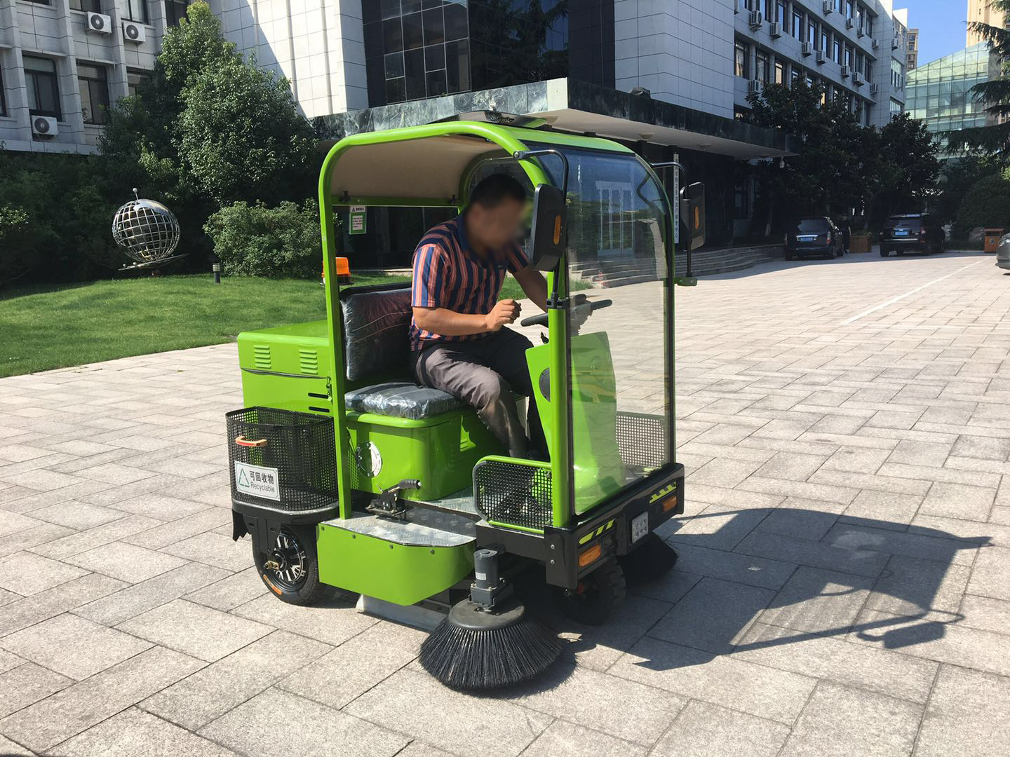 駕駛式掃地機(jī)需要被清洗么？